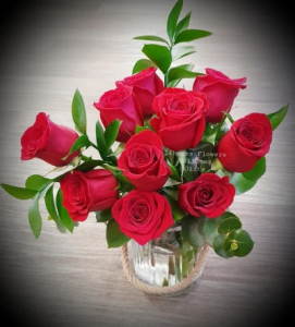10 Roses In Vase