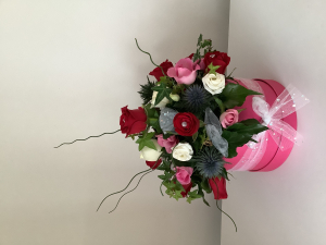 Hat Box With 12 Roses.