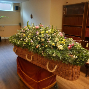 Full Casket & Garland