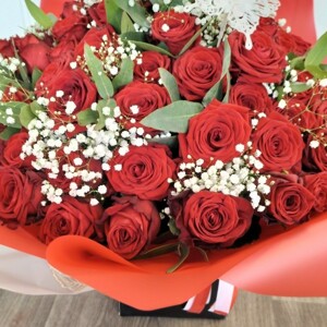 100 Luxury Red Naomi Roses