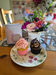 Petite, cupcakes and card