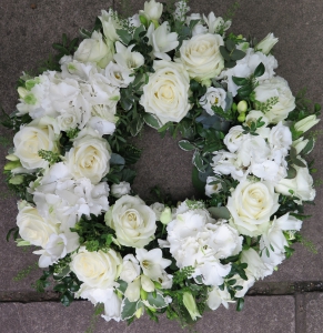 White Elegance Wreath