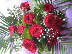 18 Luxury Red Roses