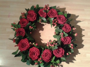 12 Red Rose Wreath (12