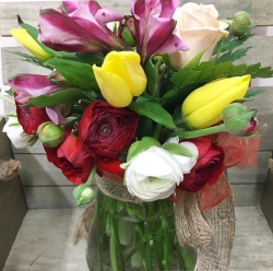 B B's Boxes & Bouquets