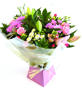 Mums Box Bouquet Pink