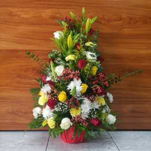  - Front facing arrangement in reds, yellows and whites.