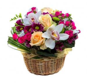  - Colorful composition in a basket of brightly colored flowers: roses, gerberas, daisies and other flowers, with green … a tribute that gives joy!

