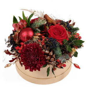  - Our floral box will be a precious gift to accompany your most beautiful Christmas wishes. Very refined, it is composed with sublime flowers in bright red and gold tones that are accompanied by beautiful and fine decorations in the spirit of a season ...